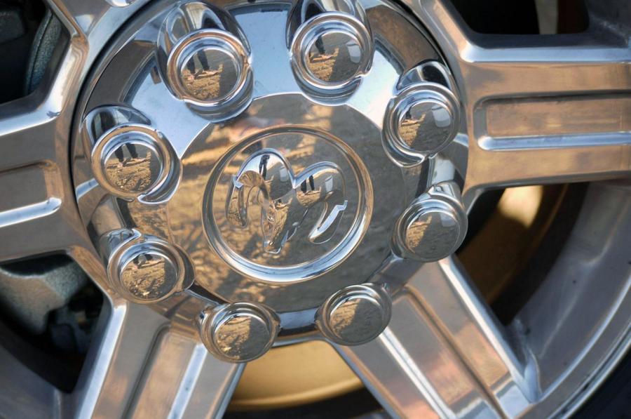  Dodge Ram 3500 Laramie Mega Cab 2010 года  (фото 32 из 37)